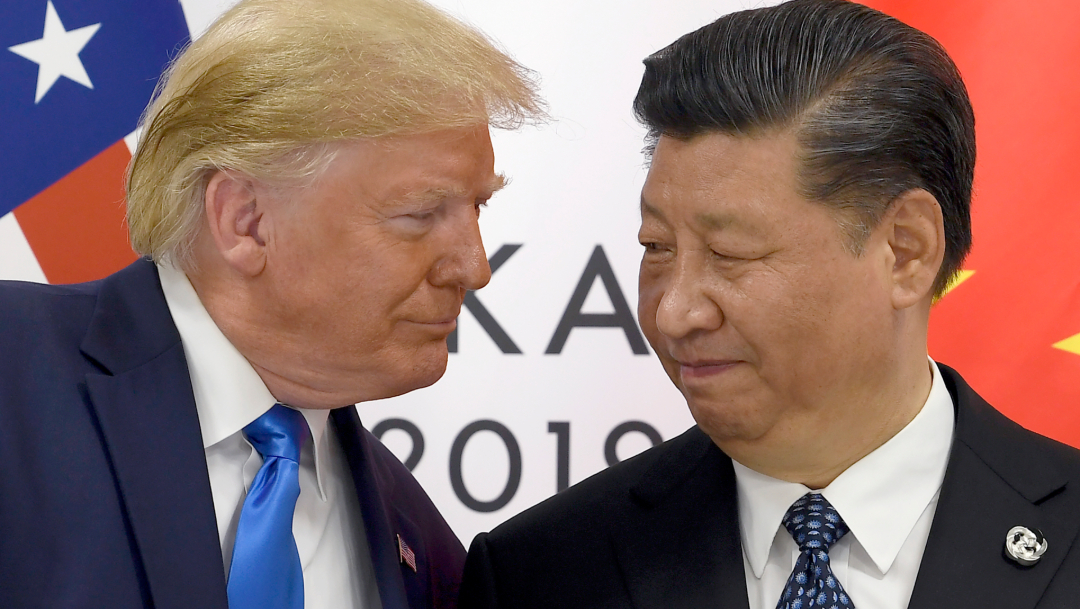Foto: El presidente Donald Trump (i) posa para una foto con el presidente chino Xi Jinping (d) durante la cumbre del G-20 en Osaka, Japón.