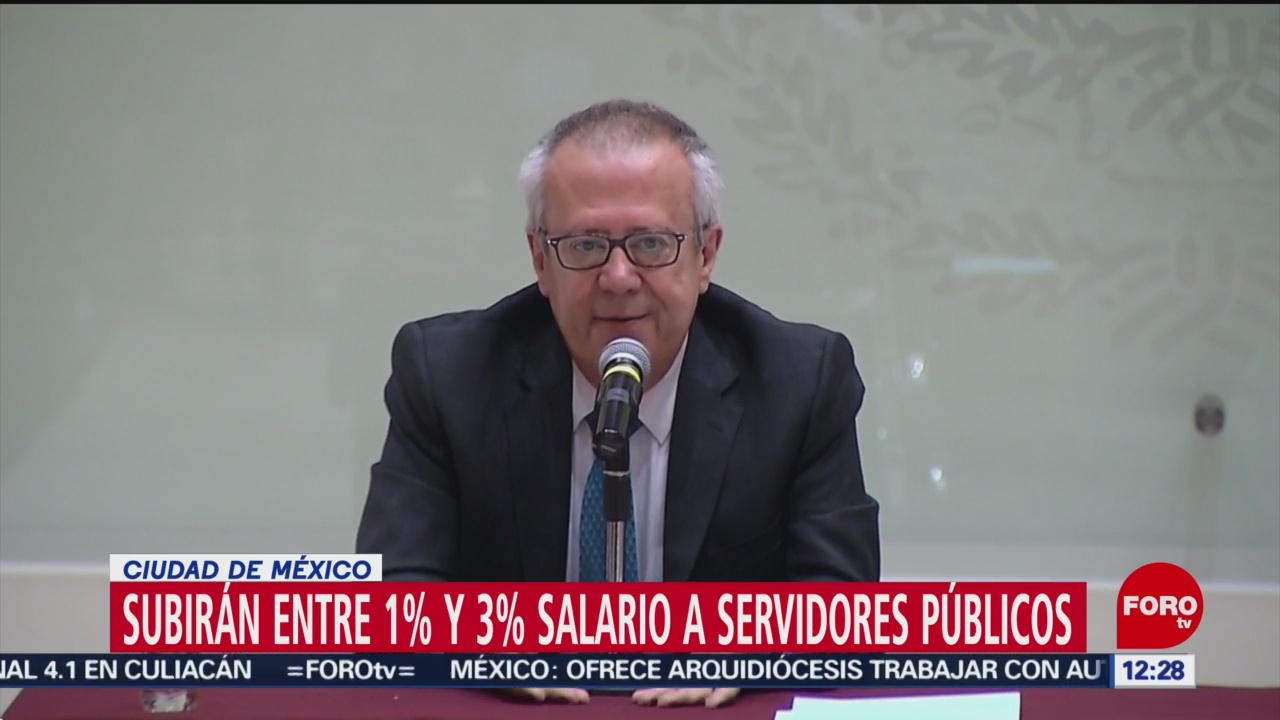 Urzúa: Aumento es para funcionarios que ganan menos de 200 mil pesos