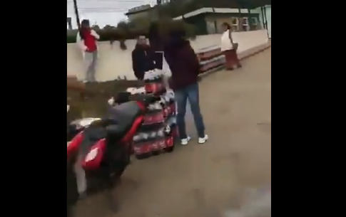 FOTO Video: Rapiña de refrescos tras volcadura de tráiler en carretera Naucalpan (FOROtv 6 junio 2019 edomex)