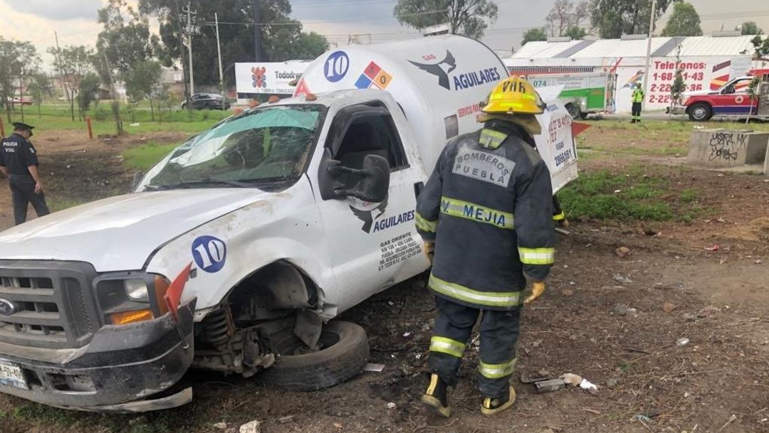 Foto: Al lugar llegaron elementos de Rescate Urbano, Protección Civil y bomberos, el 22 de junio de 2019 (Noticieros Televisa, especial) 