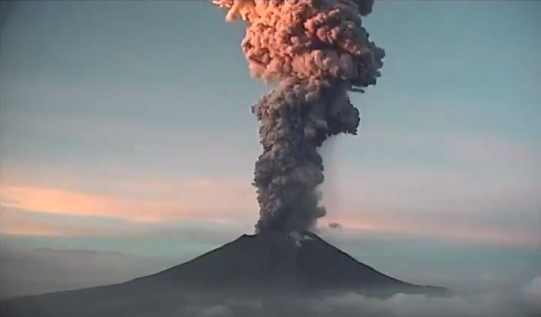 Volcán Popocatépetl registra explosión con altura de entre 4 y 5 kilómetros