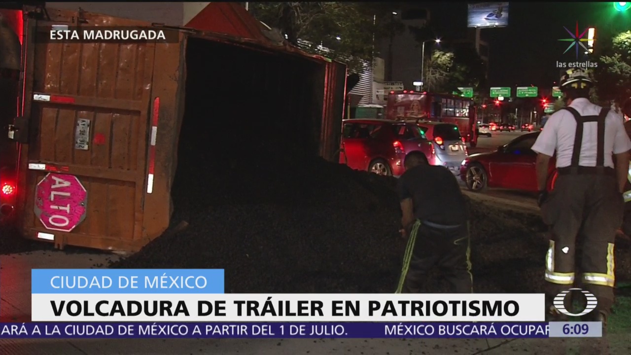 Vuelca camión sobre avenida Patriotismo, CDMX