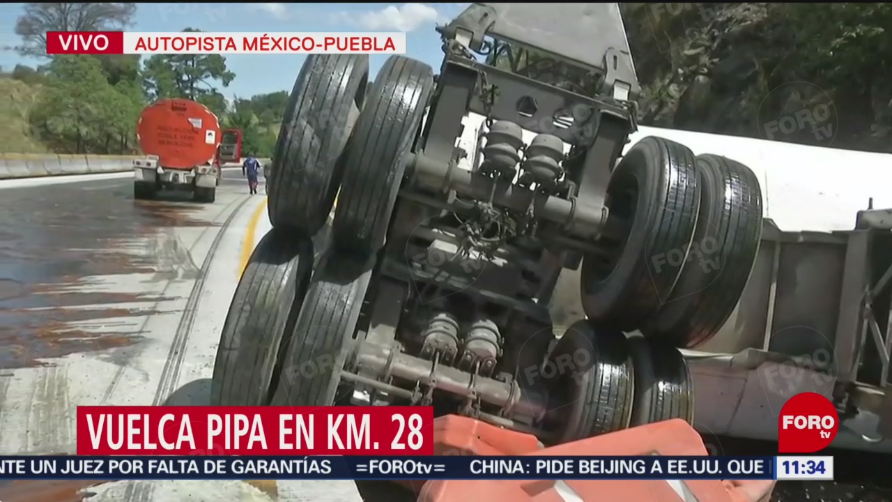 Vuelca pipa en la autopista México-Puebla