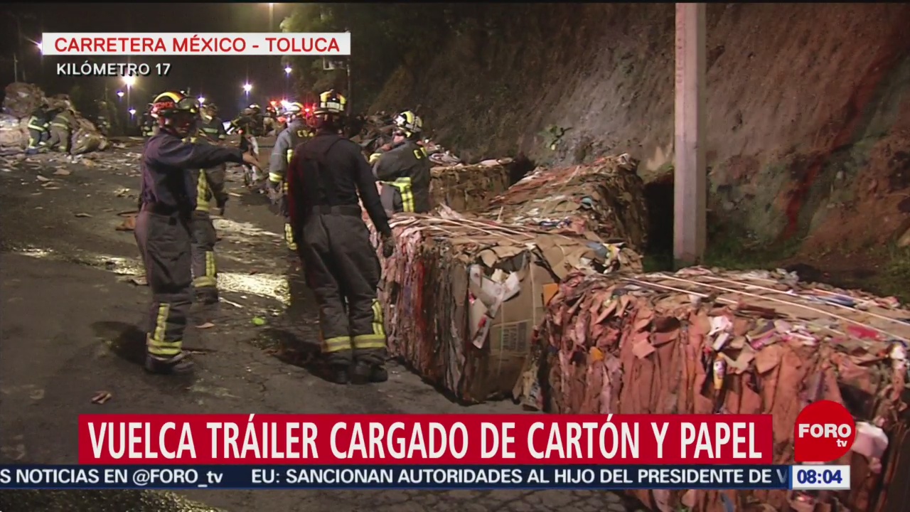FOTO: Vuelca tráiler cargado de cartón en carretera México-Toluca, 30 Junio 2019