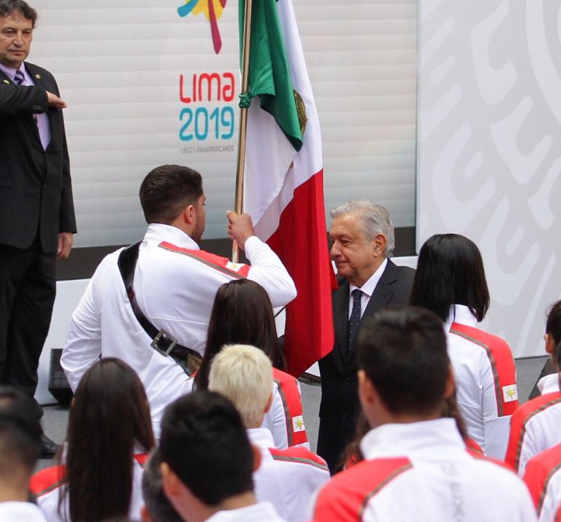 AMLO abandera delegación mexicana que asistirá a Juegos Panamericanos