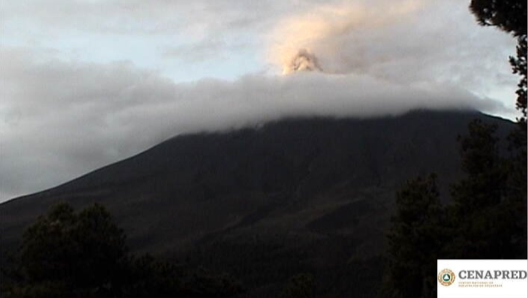 Foto: Volcán Popocatépetl registró 49 exhalaciones,13 de julio de 2019, (Twitter @PC_Estatal )