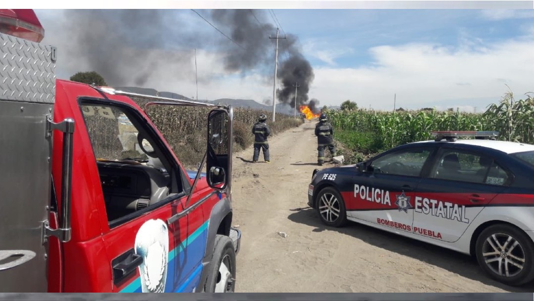 Foto: La explosión en un ducto provocado por una fuga de gas LP en una toma clandestina en Palmar de Bravo, Puebla, deja 6 heridos, julio 20 de 2019 (Twitter: @ArrobaNoticias)