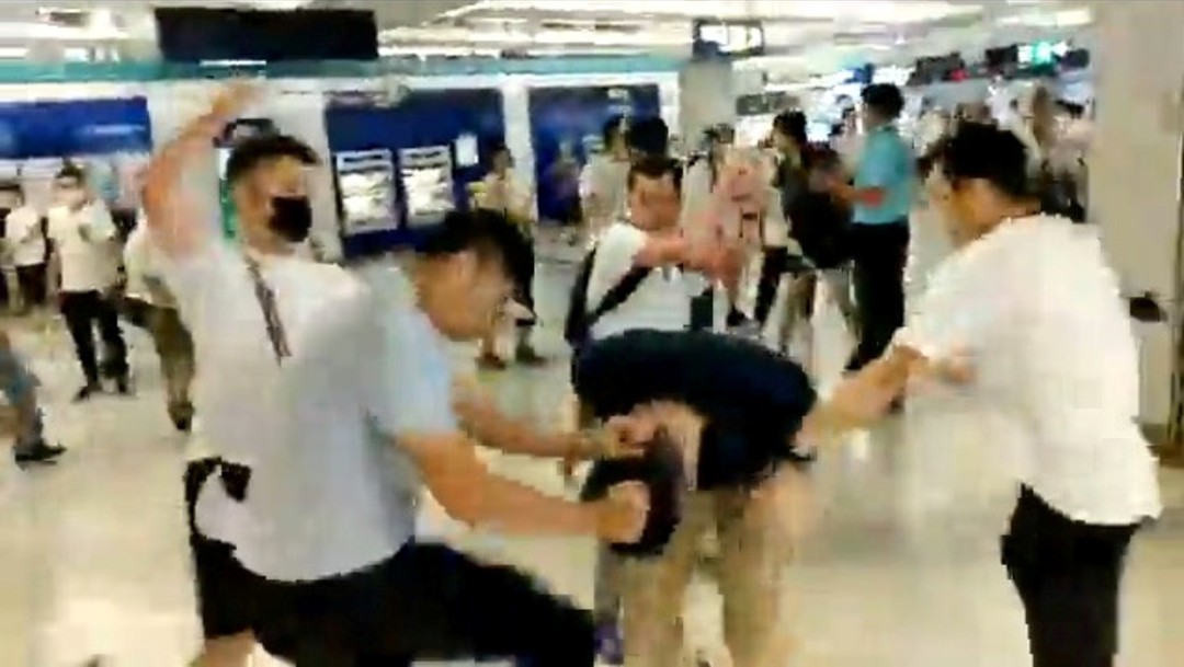 Foto: Ataque en el metro de Hong Kong, 22 de julio de 2019, China