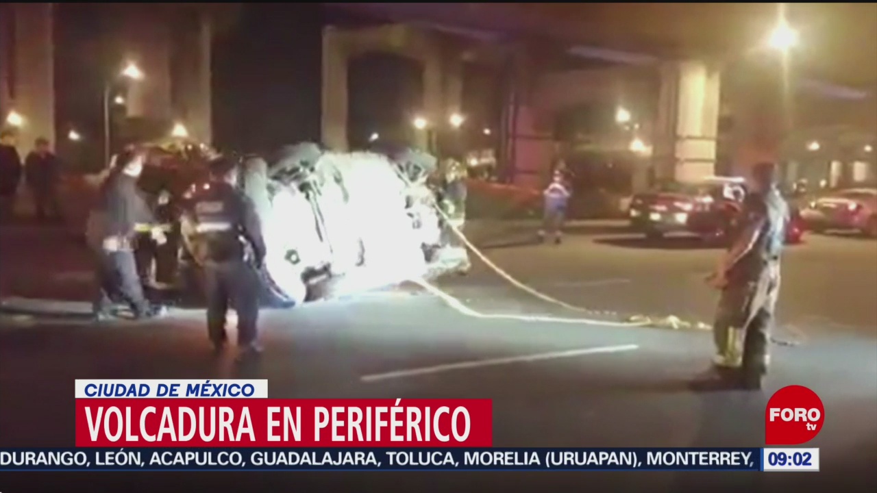 FOTO: Automovilista ebrio vuelca su auto en Periférico, CDMX, 7 Julio 2019