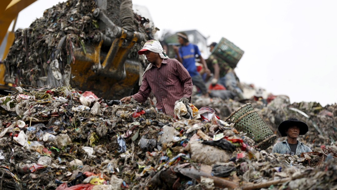Foto: Separación de basura en Indonesia, 17 de marzo de 2016