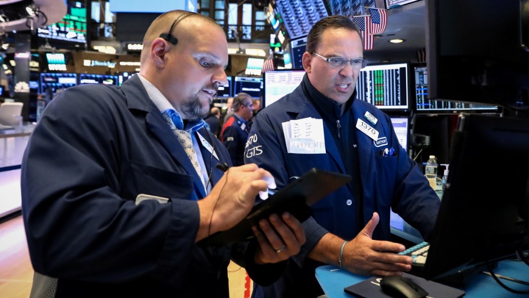 Foto: Los comerciantes trabajan en el piso de la NYSE en Nueva York, 3 de julio de 2019 (Reuters)