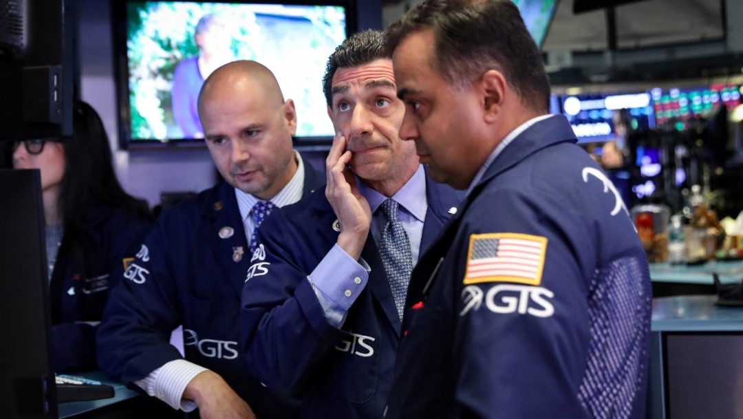 Los comerciantes trabajan en el piso de la Bolsa de Nueva York (NYSE) Estados Unidos, 9 de julio de 2019 (Reuters)