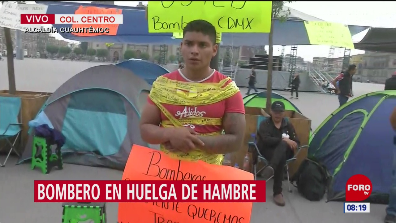 Bombero inicia huelga de hambre en Zócalo de la CDMX