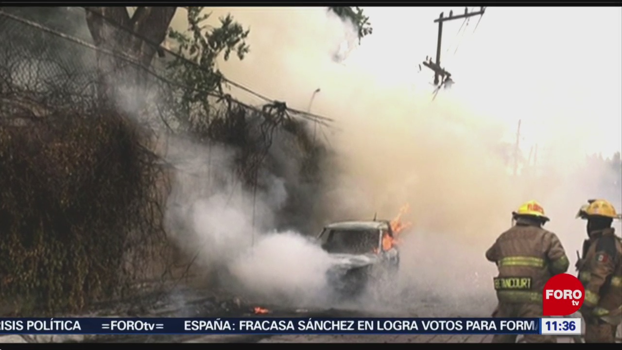 Cable de alta tensión provoca incendio en autos en San Pedro, NL