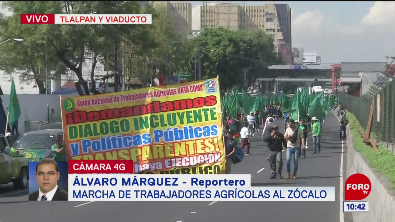 Campesinos marchan hacia el Zócalo capitalino