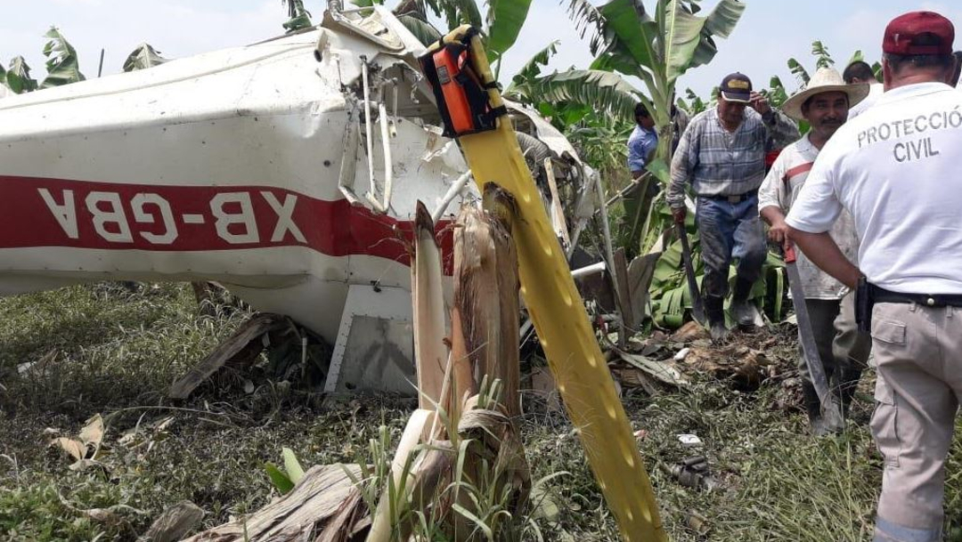 Foto: Una avioneta tipo Cessna matrícula XD-BGA se desplomó cuando realizaba labores de fumigación, el 10 de julio de 2019 (Noticieros Televisa) 