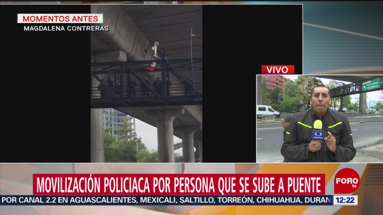 Detienen a hombre por manifestarse sobre puente peatonal en CDMX