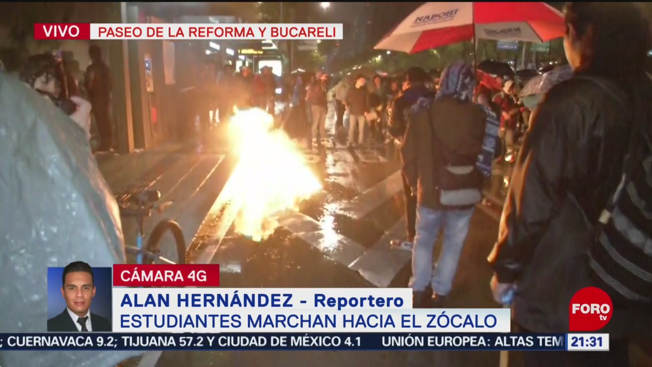 Foto: Estudiantes marchan hacia el Zócalo capitalino