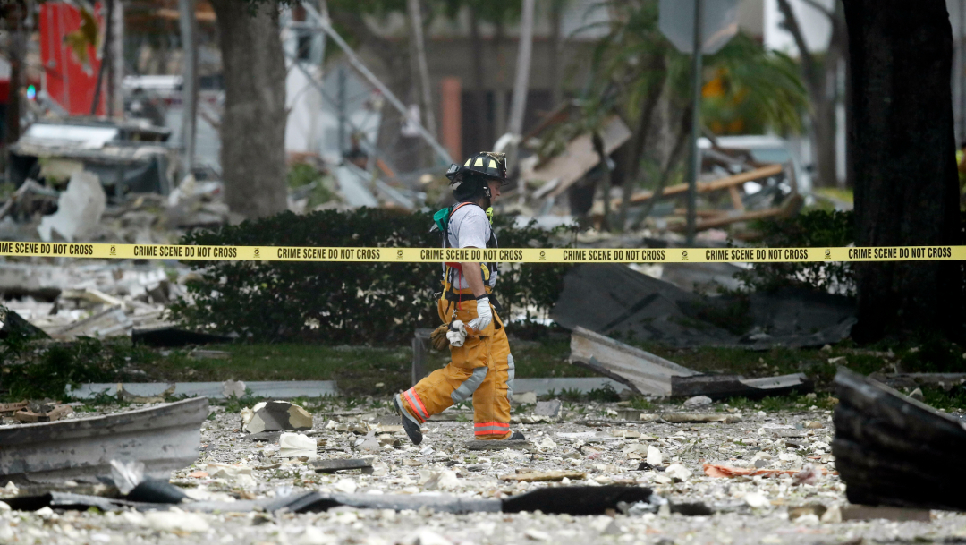fOTO: La explosión arrojó grandes trozos de escombros a unos 91 metros por la calle, 6 julio 2019