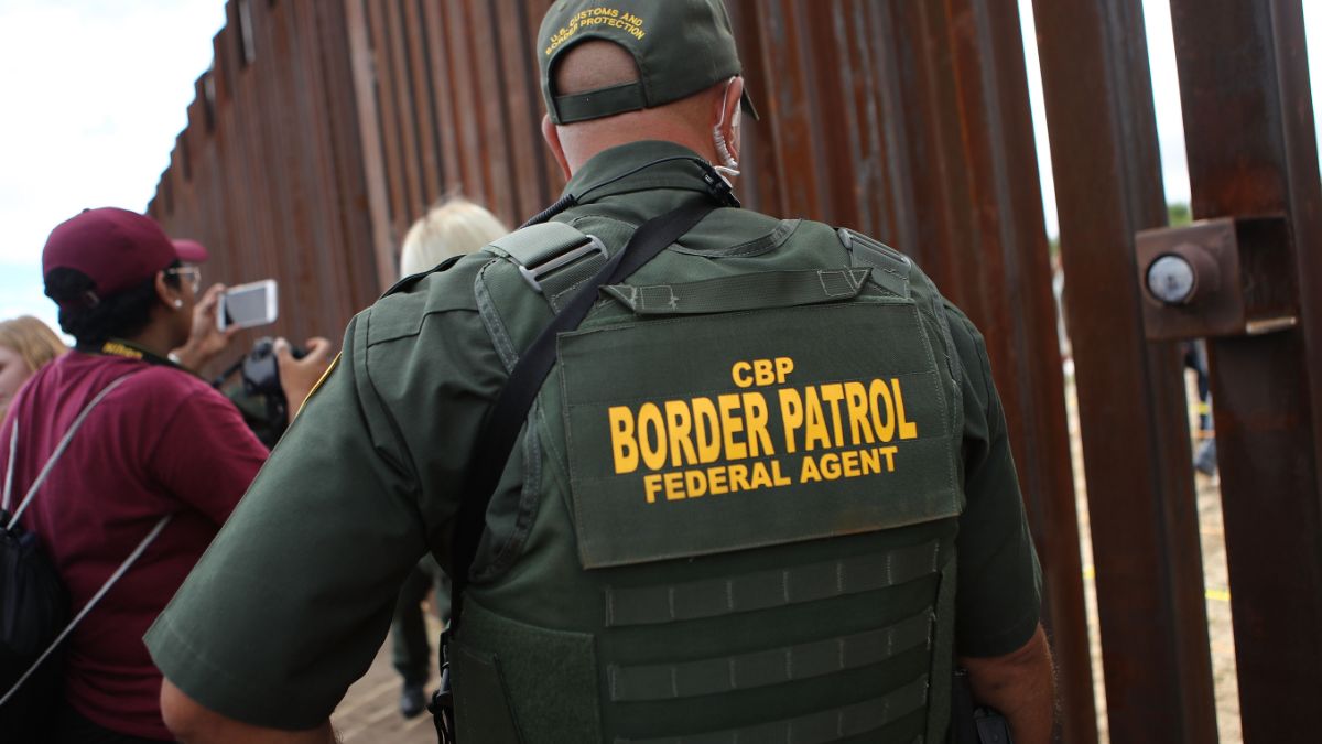 Foto: Un agente de la Patrulla Fronteriza de Estados Unidos vigila la frontera en Nueva México. El 13 de octubre de 2018