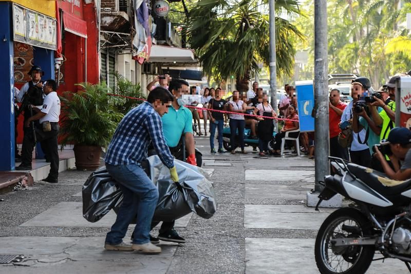 Ajuste de cuentas, posible móvil de ataque en bar en Acapulco