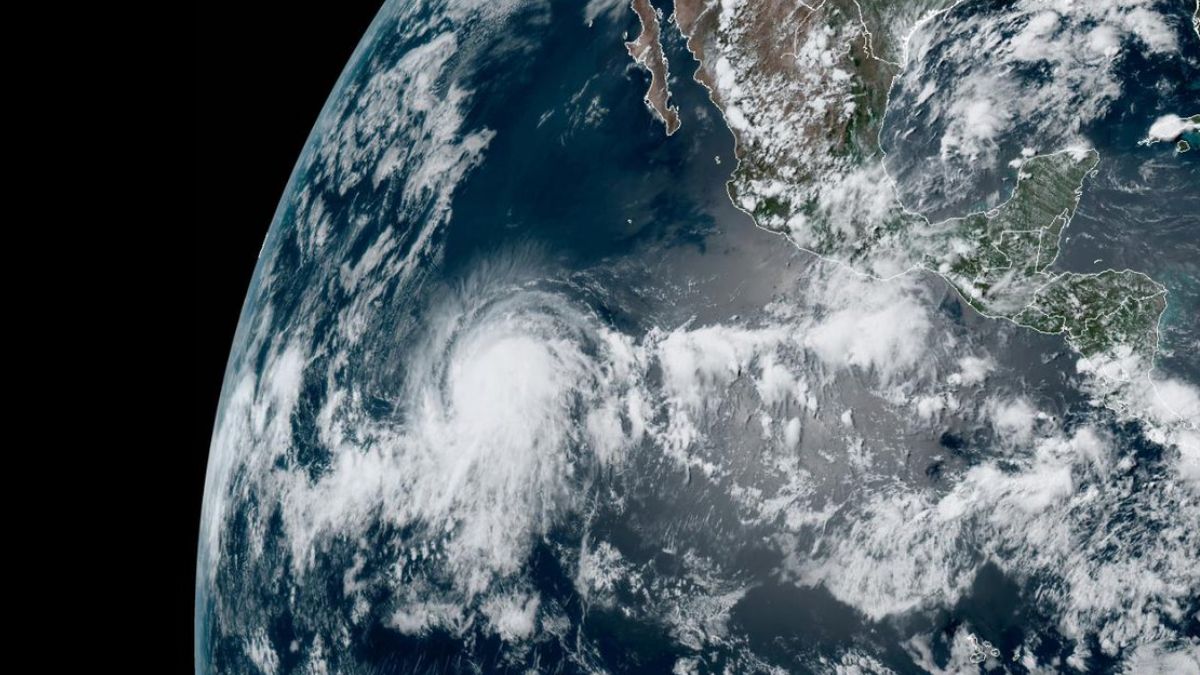 Foto: El huracán “Bárbara” se ubica lejos de las costas mexicanas. El 1 de julio de 2019