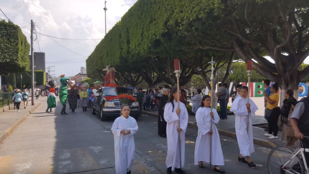 En Acámbaro, Guanajuato, cientos de fieles llevaron sus automóviles para que sean bendecidos, 26 julio 2019