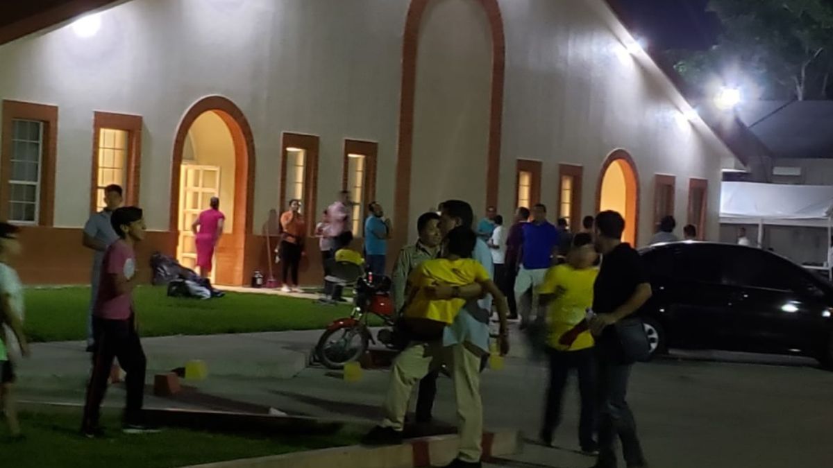 Foto: Servicios de emergencia trasladan a los intoxicados a hospitales de Cancún. Foto del 17 de julio de 2019