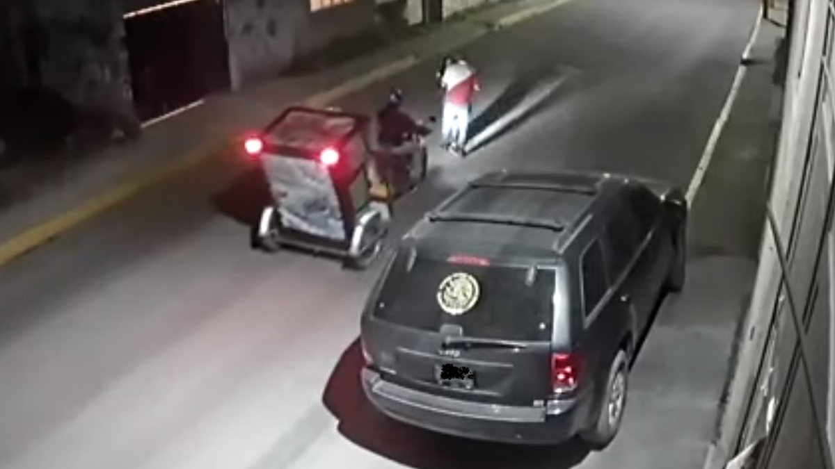 Video: Mototaxista salva a una joven de intento de secuestro en Toluca