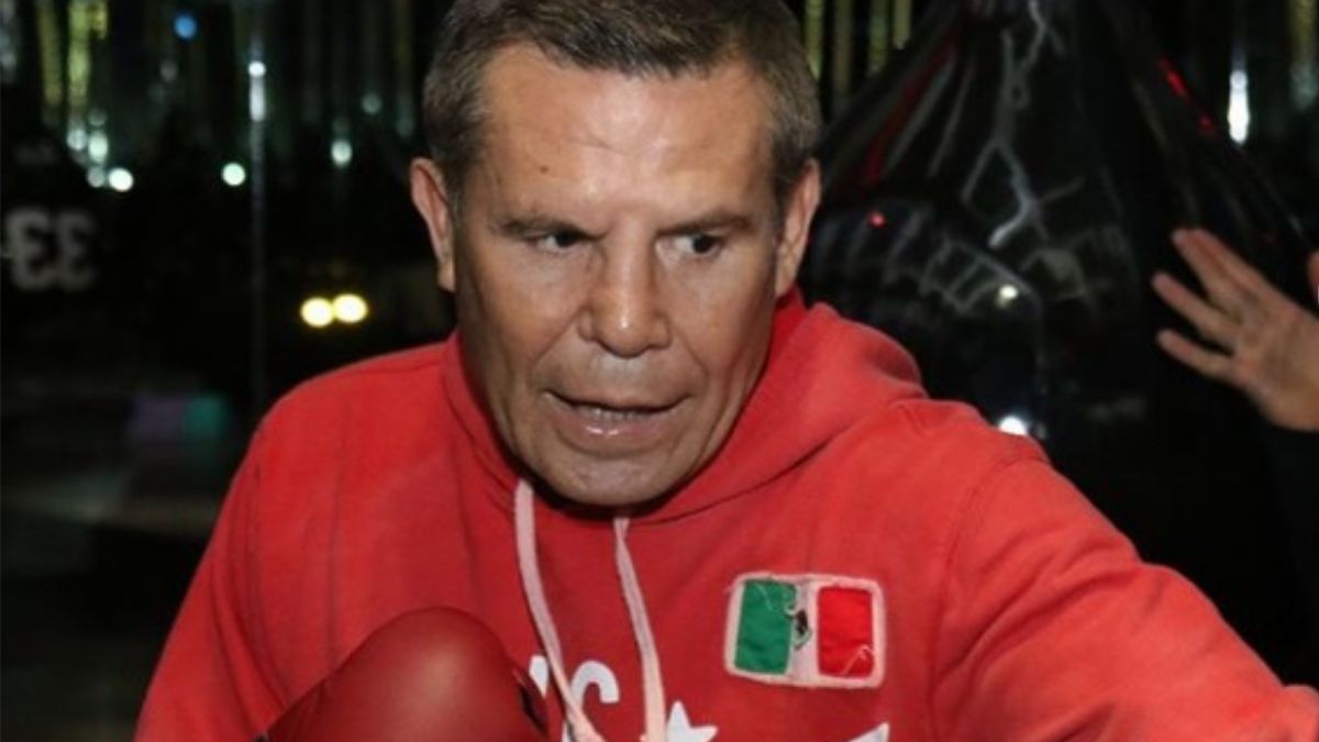 Foto: El exboxeador Julio César Chávez entrena en un gimnasio. jcchavez115/Instagram