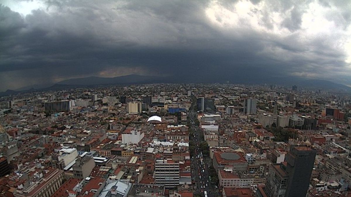 Lluvia en la Ciudad de México. Twitter/@webcamsdemexico