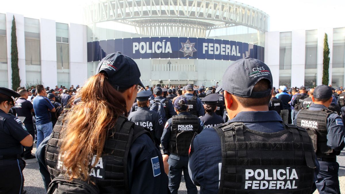 Foto: Policías federales protestan afuera del Centro de Mando de Iztapalapa, en Ciudad de México. El 8 de julio de 2019