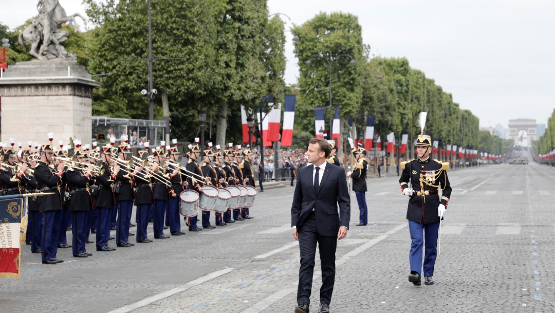 Francia celebra su fiesta nacional con tradicional desfile militar