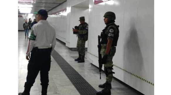 FOTO Guardia Nacional vigila estaciones del Metro CDMX (Metro CDMX)