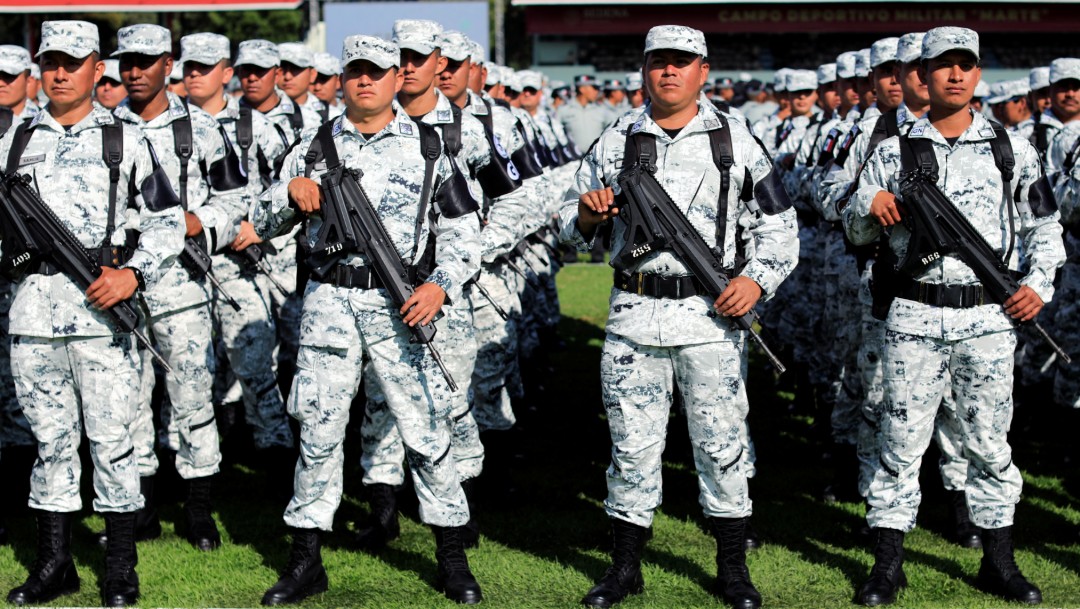 Detienen a tres por vender insignias de la Guardia Nacional en Naucalpan