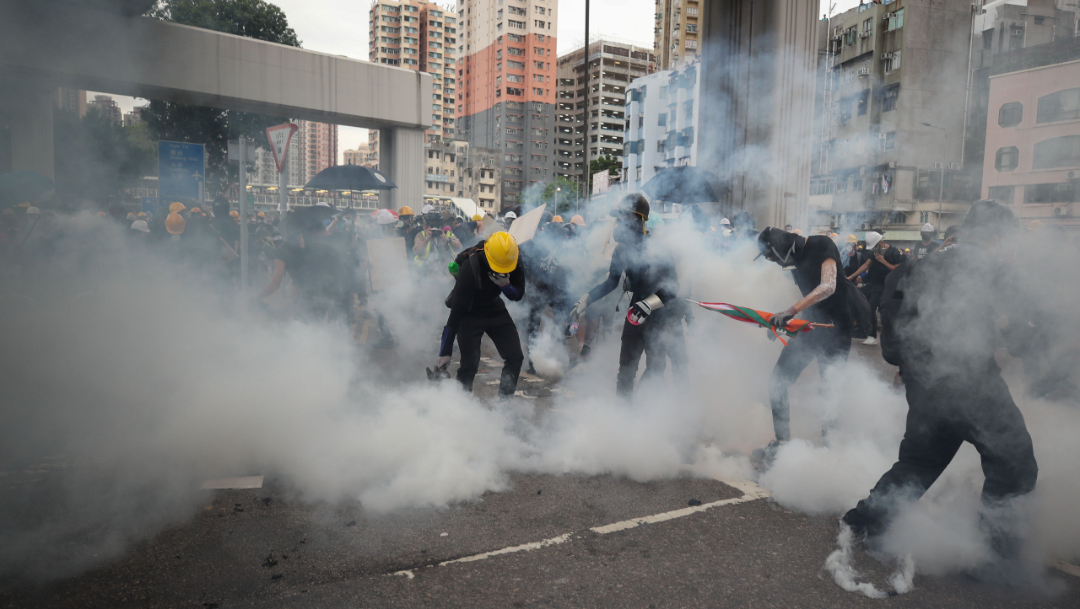 Foto: En Hong Kong policías y civiles se enfrentaron en la localidad Yuen Long, 27 julio 2019