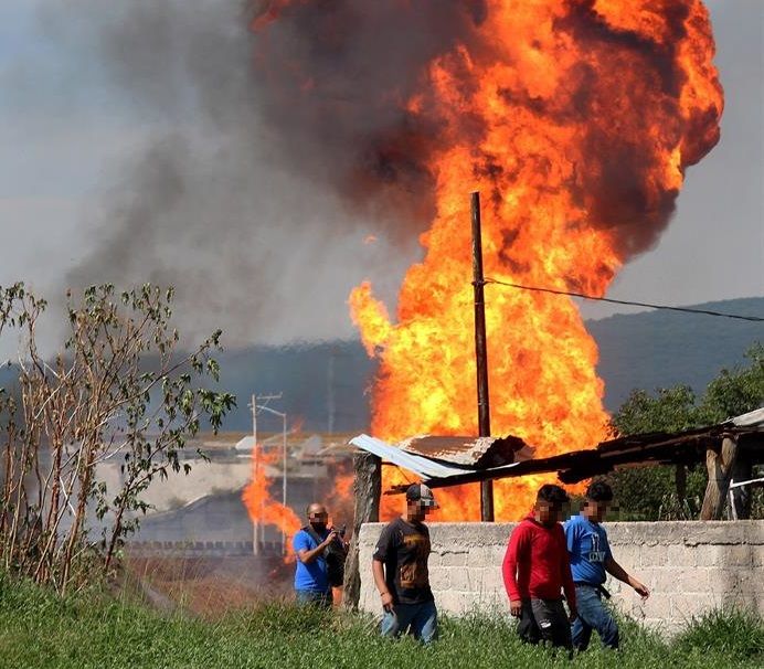 Foto: explosión en ducto de Pemex en Celaya, 2 de julio 2019. EFE