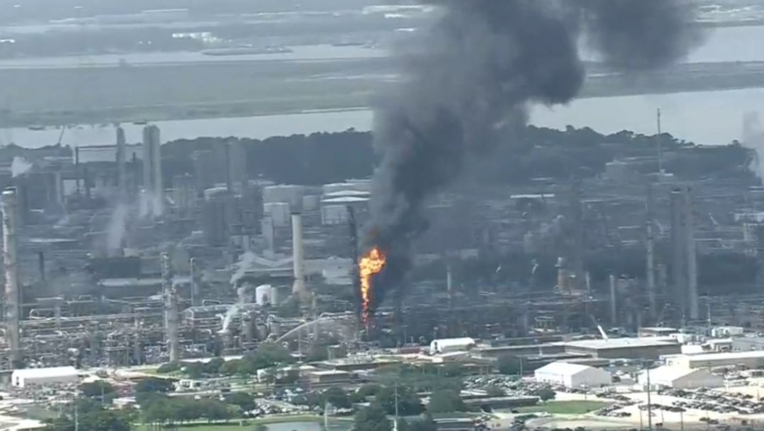Explosión e incendio en refinería de Texas, EU