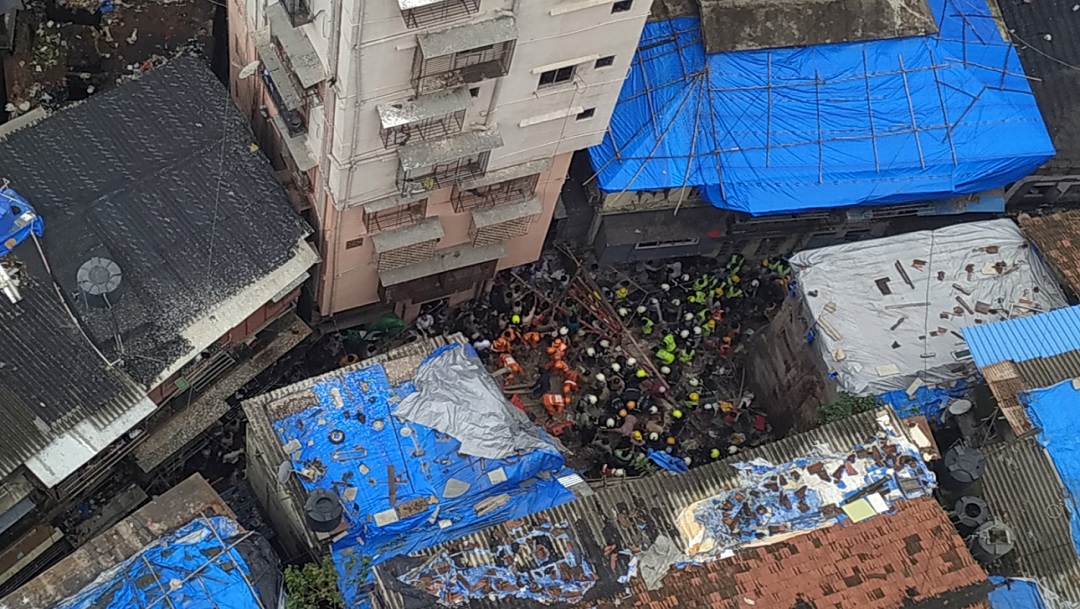 India: Derrumbe de edificio en Bombay deja al menos 40 personas atrapadas