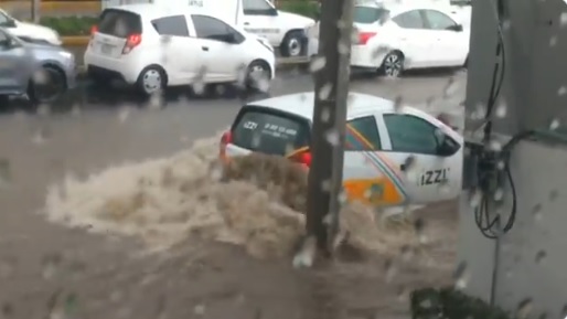 Lluvia provoca inundación en Santa Fe; activan alerta roja