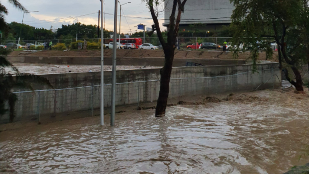 FOTO Lluvia en Guadalajara y Zapopan inunda calles (Twitter)