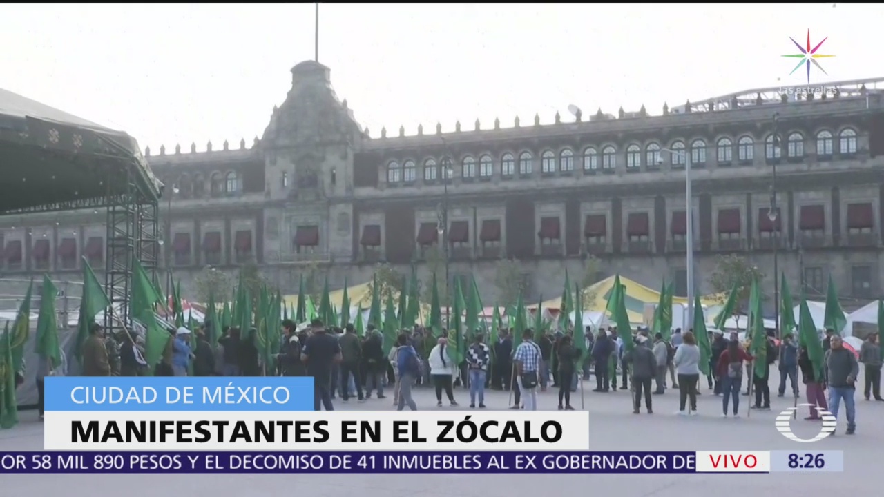 Manifestantes cierran calles aledañas al Zócalo