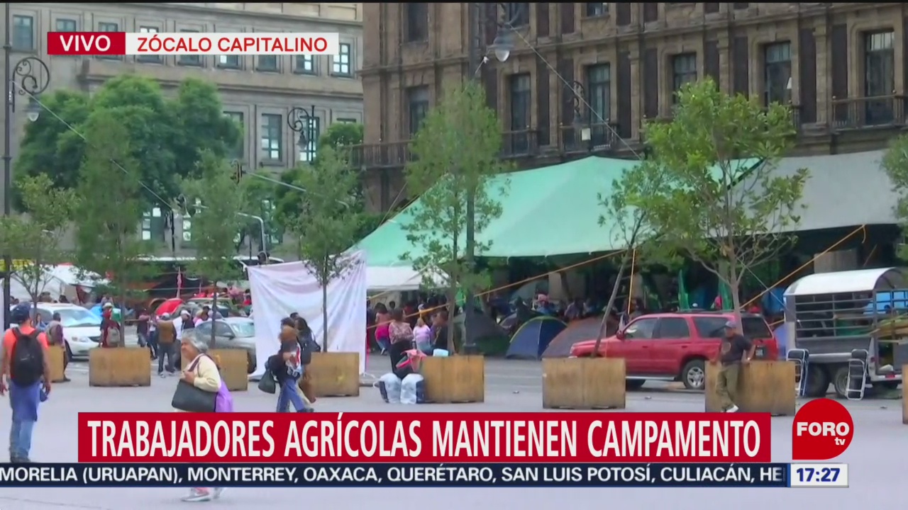 Manifestantes mantienen plantón en el Zócalo capitalino
