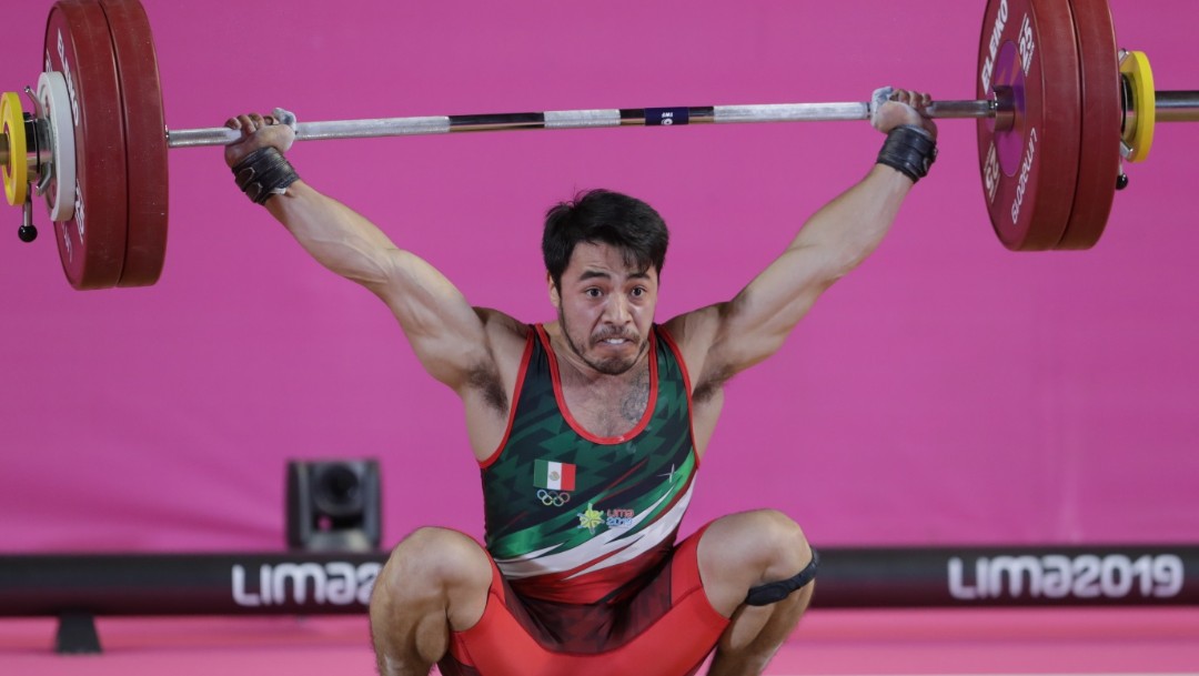 Foto: El mexicano Jonathan Muñoz durante el Grupo A de los 67 kg de hombres en levantamiento de pesas en los Juegos Panamericanos, el 27 de julio de 2019 (Reuters)
