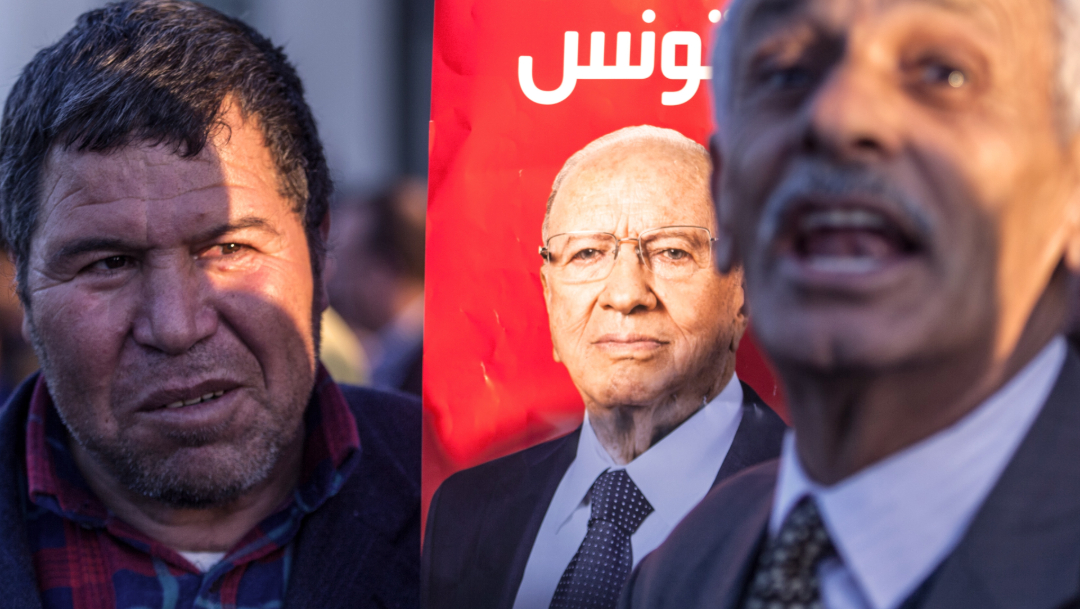 FOTO Muere presidente de Túnez, Beji Caid Essebsi; en la imagen, cartel de su campaña presidencial (AP)