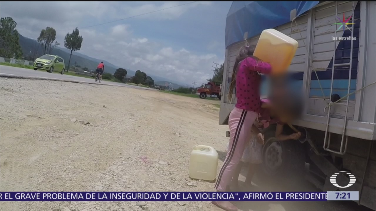Niños despachan la venta ilegal de combustible en Chiapas
