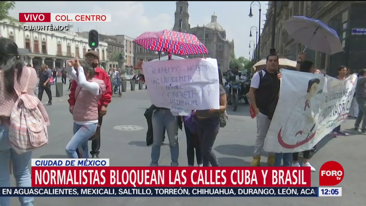 Normalistas bloquean cruce de Cuba y Brasil, en CDMX
