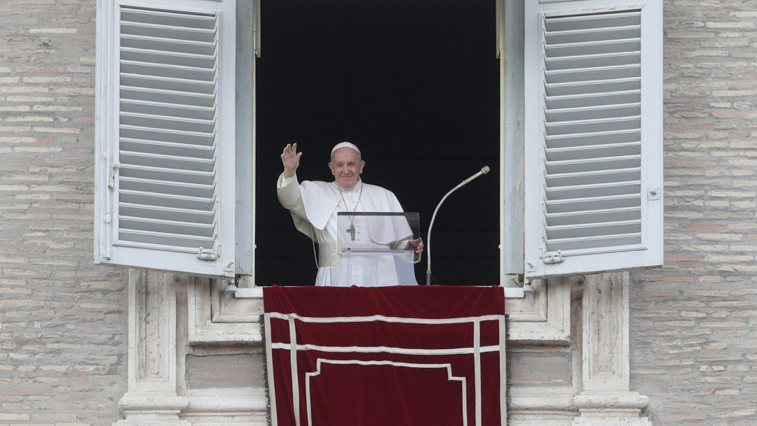 Foto: El papa Francisco durante el rezo del Ángelus dominical en la plaza de San Pedro, 28 julio 2019