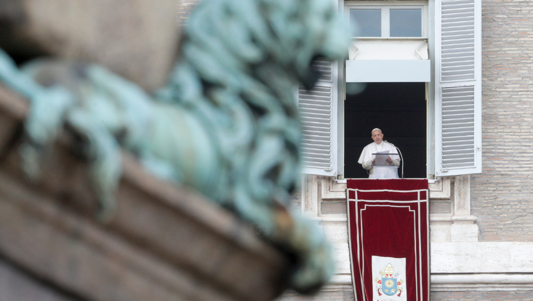 Foto: El papa Francisco durante el rezo del Ángelus dominical en la plaza de San Pedro, 28 julio 2019