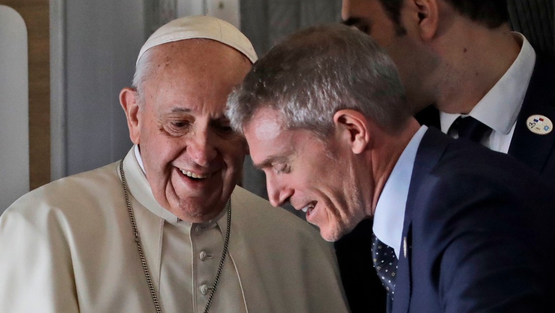 Foto: El papa Francisco y Matteo Bruni, 23 de enero de 2019, vuelo papal 